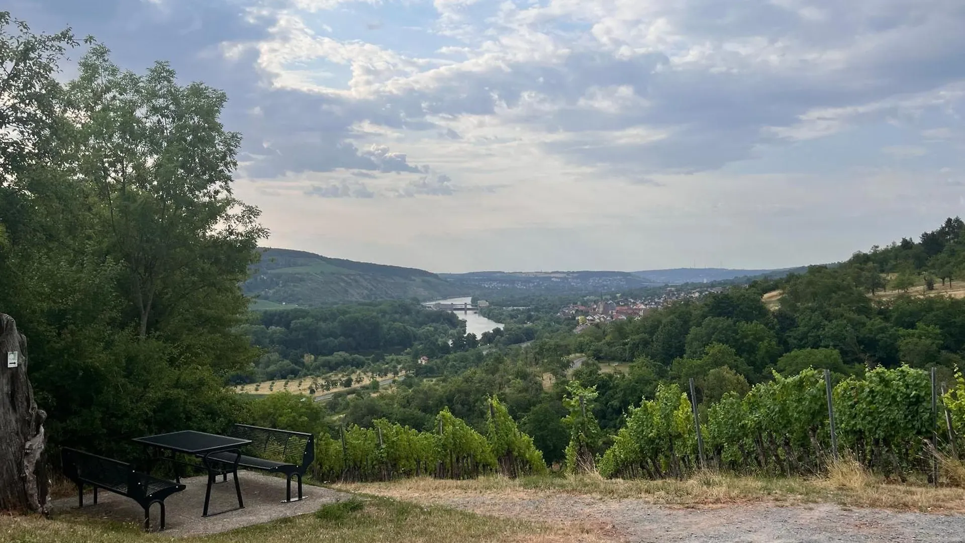 Ferienhaus Weinbergblick - Nahe Wuerzburg - 2 Schlafzimmer - Familienfreundlich - Terrasse Unterleinach