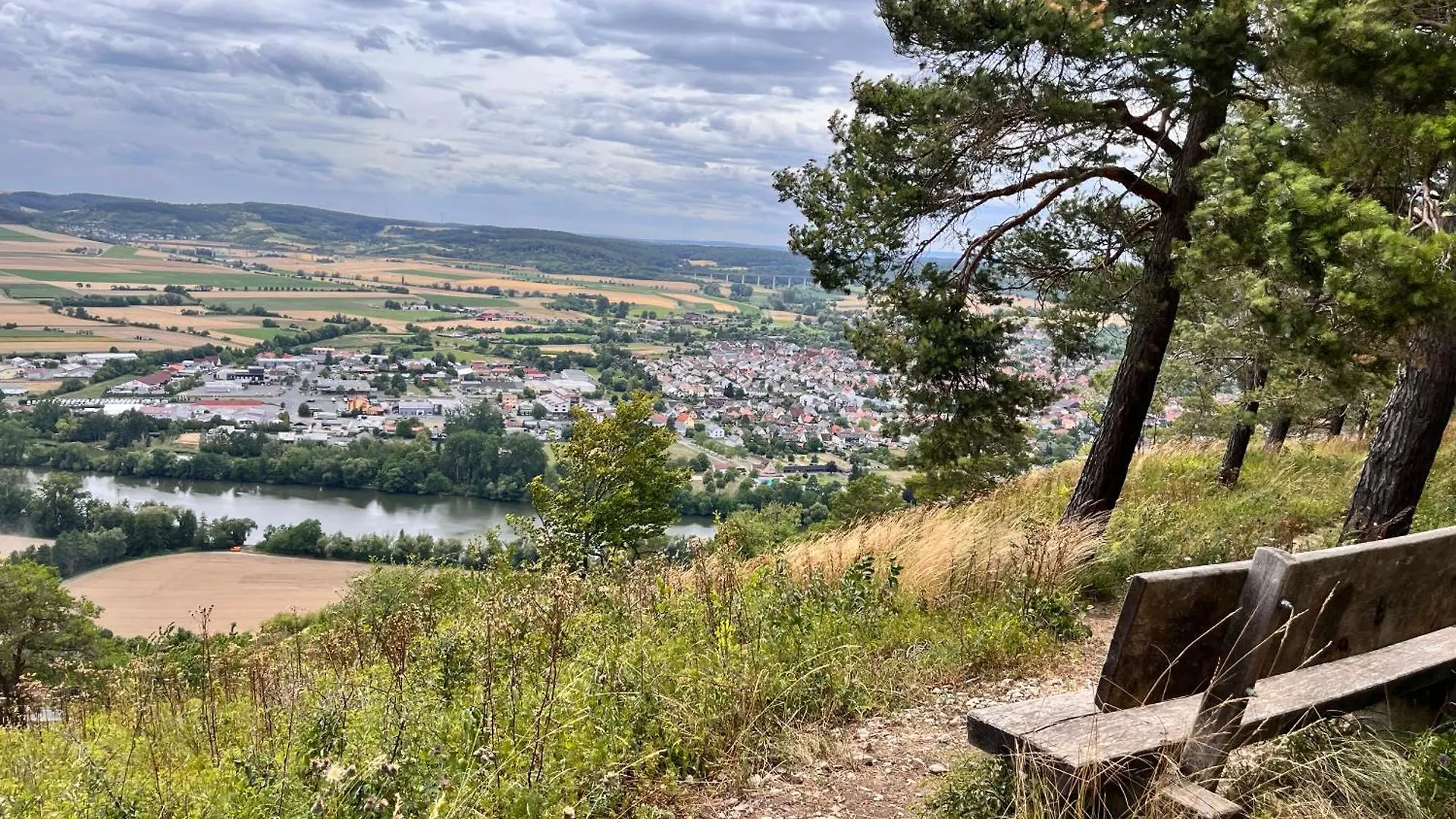 Ferienhaus Weinbergblick - Nahe Wuerzburg - 2 Schlafzimmer - Familienfreundlich - Terrasse Unterleinach