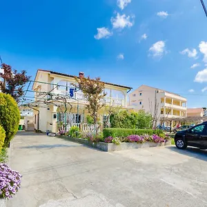 Mijatovic Apartment Lopar